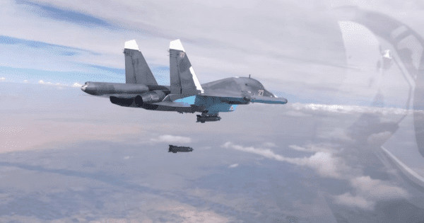 Η Ρωσική Αεροπορία σφυροκοπά τους ισλαμιστές στη Hama (βίντεο)